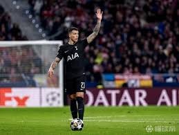 AC米兰出售莱奥消息引发转会风波